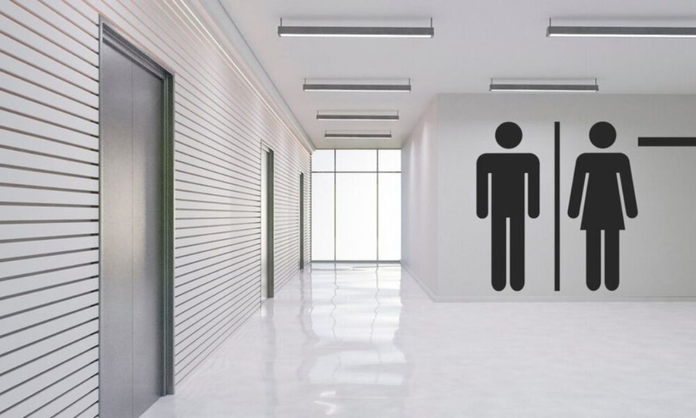 Elongated Toilets in Commercial Spaces