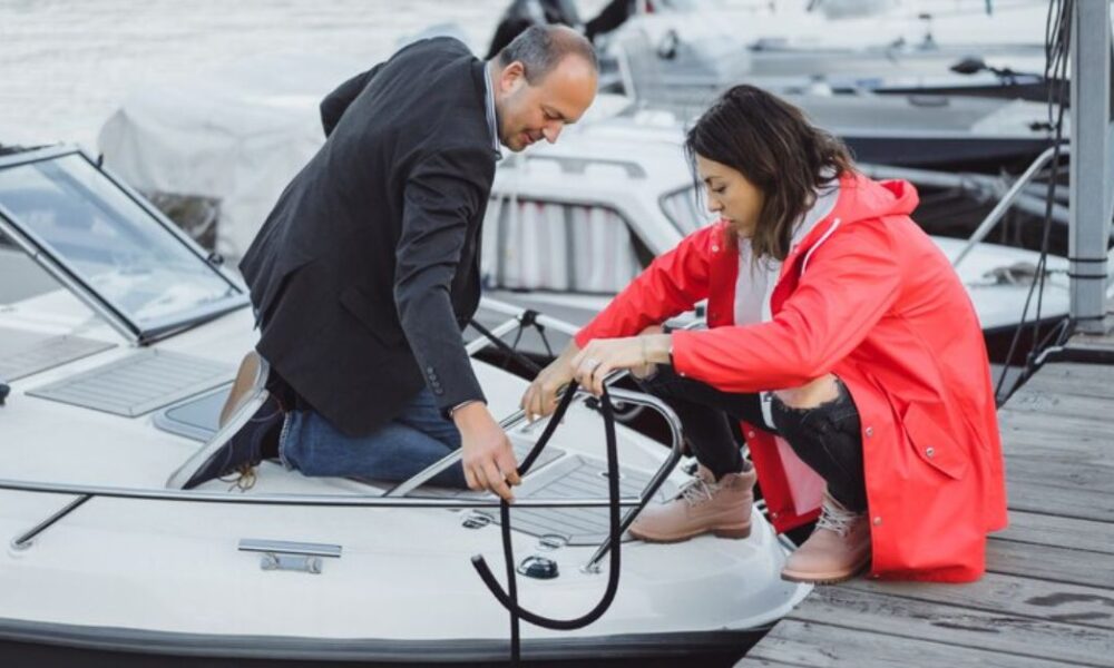 Right Automatic Boat Cover